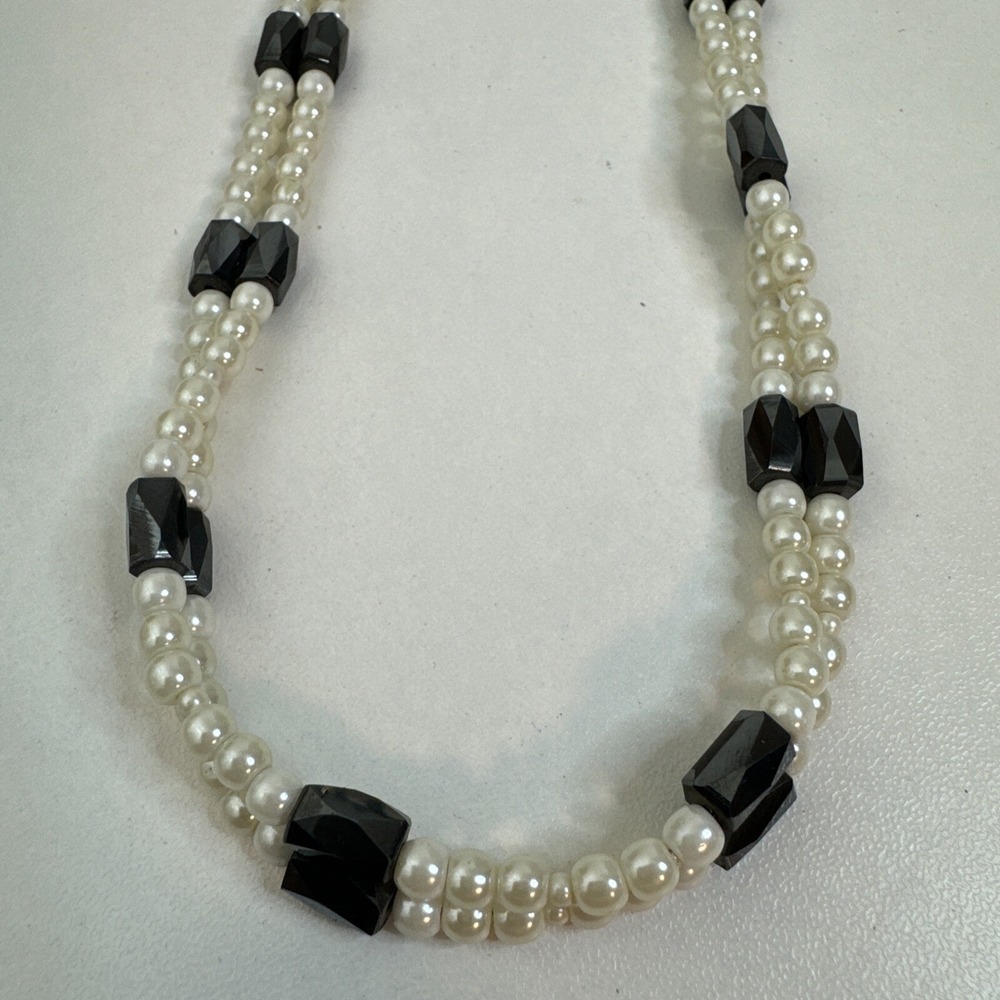 MAGNETIC FAUX PEARL NECKLACE BLACK BEADS ON 52" ADJUSTABLE STRAND - Picture 3 of 6